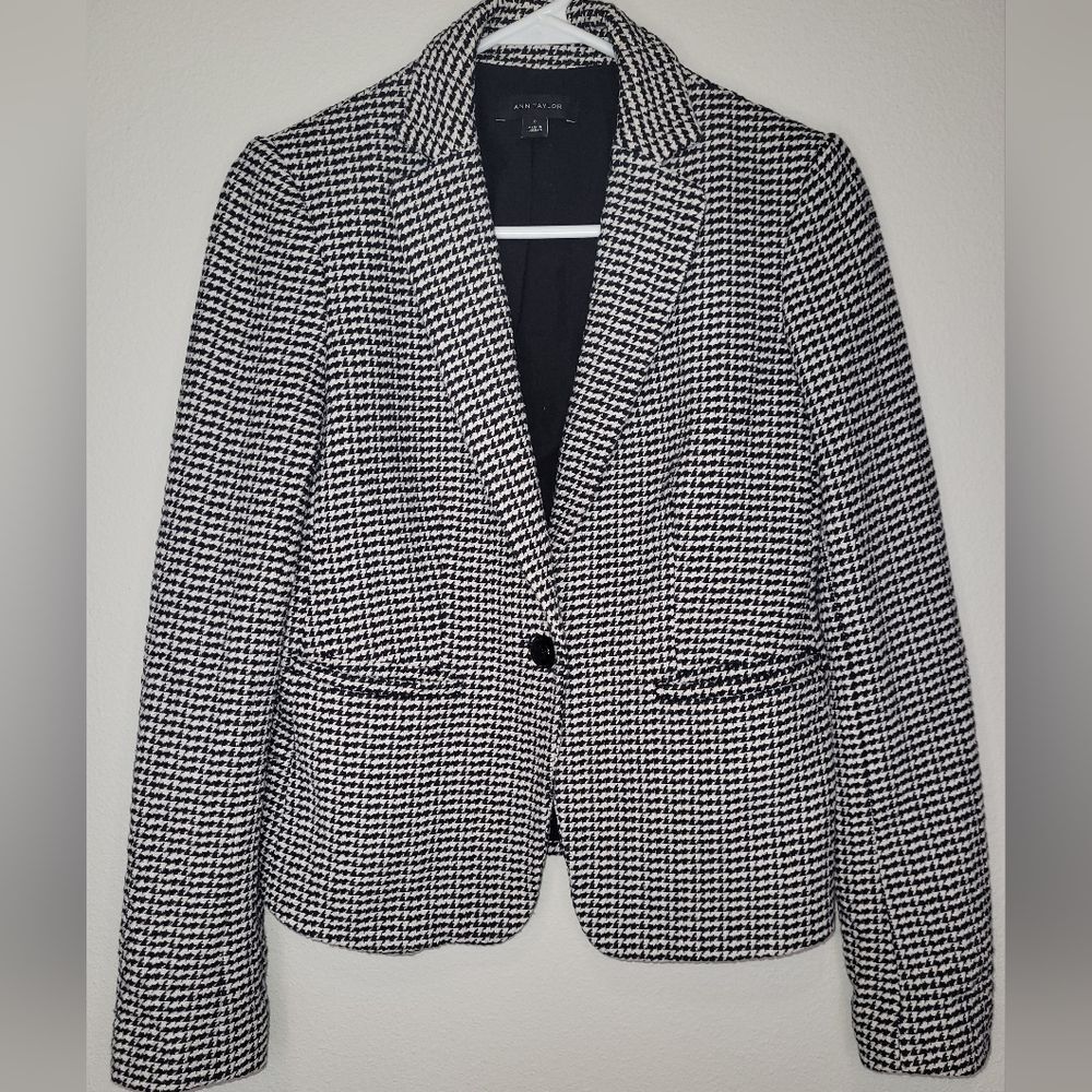 Ann Taylor Houndstooth One Button Blazer Black and White Size 0